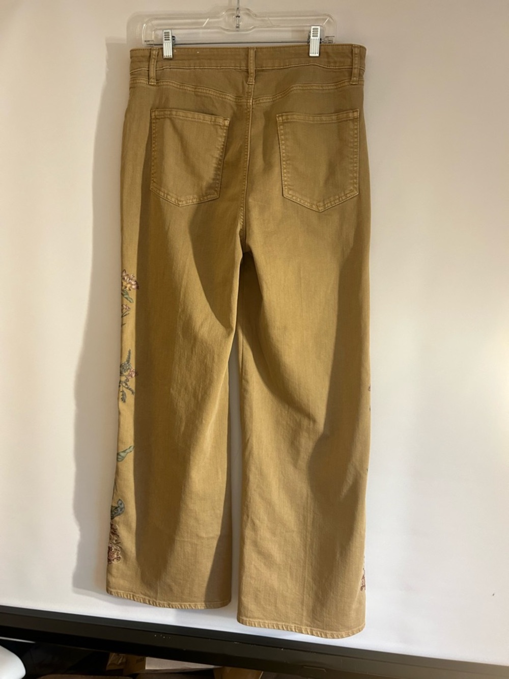CHICO’S EMBROIDERED HIGH-RISE WIDE LEG JEANS BOHEMIAN FLORAL TAN COLOR SIZE 14R - Picture 4 of 15
